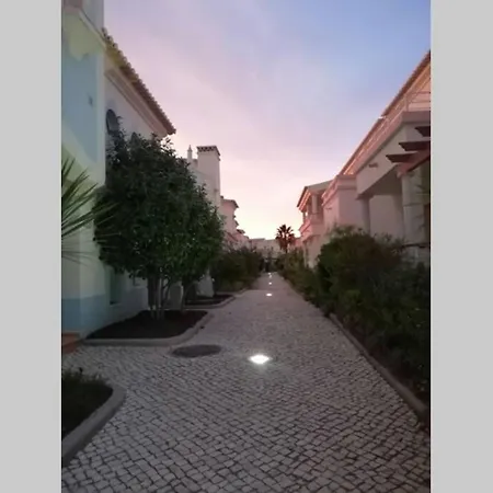 Komfortables Town House In Traumhafter Lage Budens Exterior photo